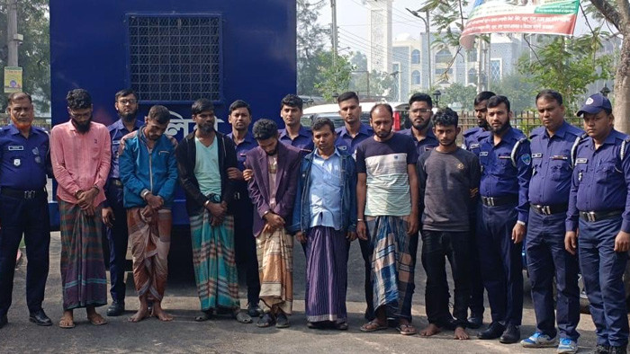 নৈশ প্রহরীকে হত্যা করে স্বর্ণ লুট: গ্রেপ্তার-৭