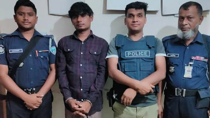 টেকনাফে অপহরণ চক্রের সদস্য লেদু ডাকাত আটক