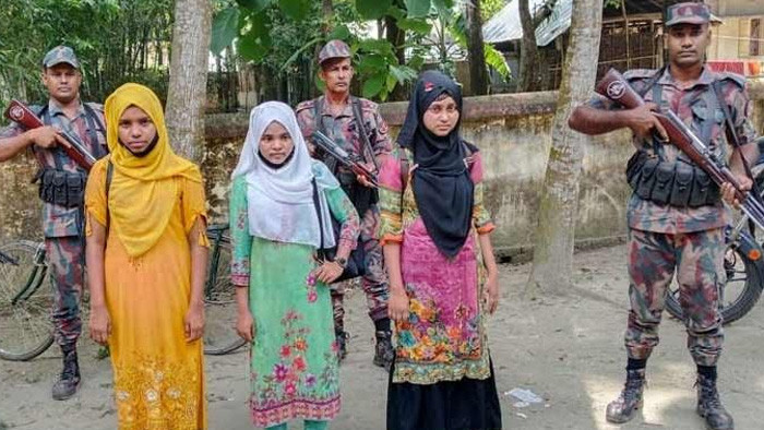 ভারতে পাচারকালে তেঁতুলিয়ার সীমান্ত এলাকায় ৩ রোহিঙ্গা তরুণী আটক
