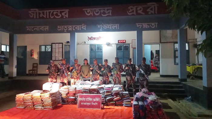 ঝিনাইগাতীতে শাড়িকাপড়, কম্বল ও ৪টি ভারতীয় গরুসহ আটক ৩