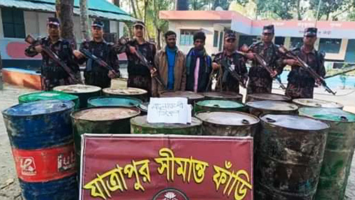 কুড়িগ্রামের উলিপুর সীমান্তে ভারতে ডিজেল পাচারের সময় পাচারকারী আটক
