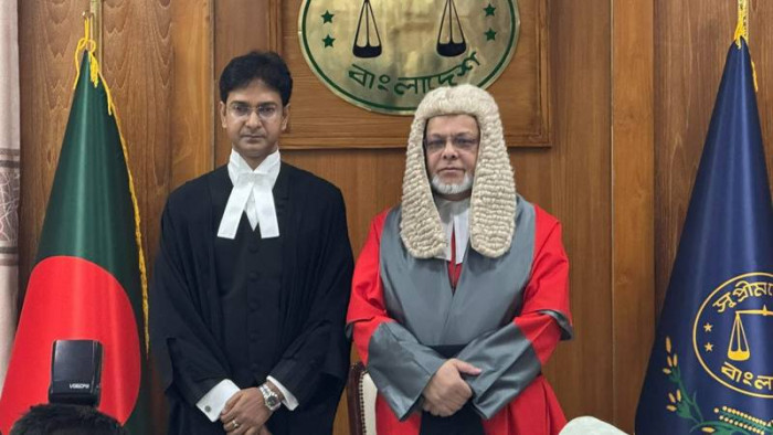 হাইকোর্টের স্থায়ী বিচারপতি হিসেবে শপথ নিলেন দেবাশীষ রায় হাইকোর্টের স্থায়ী বিচারপতি হিসেবে শপথ নিলেন দেবাশীষ রায়