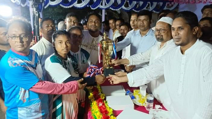 বীরগঞ্জে বঙ্গবন্ধু ও বঙ্গমাতা জাতীয় গোল্ডকাপ ফুটবল টুর্নামেন্ট অনুষ্ঠিত