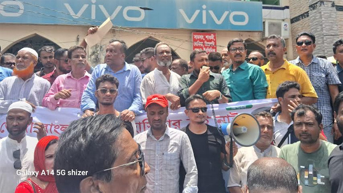 শেখ হাসিনার বিচারের দাবিতে জয়পুরহাটে ২য় দিনের মতো বিএনপির অবস্থান কর্মসূচি