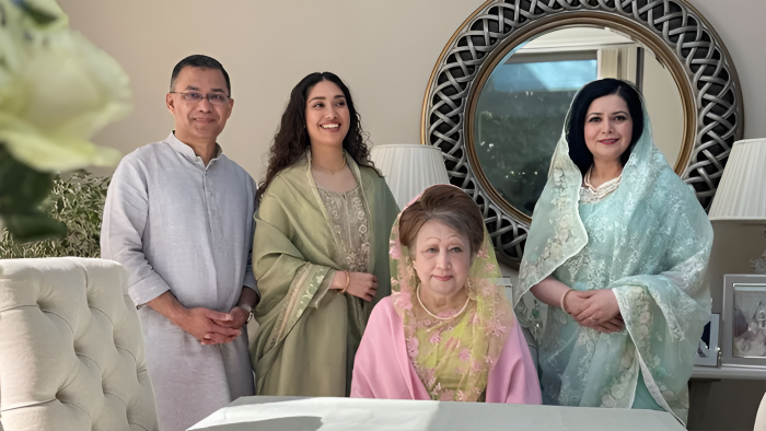 খালেদা জিয়ার সঙ্গে দেশে ফিরছেন পুত্রবধূ জুবাইদাও