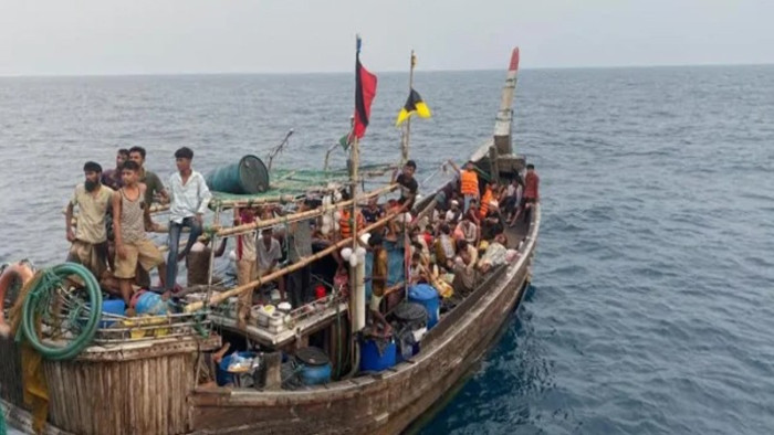 মালয়েশিয়াগামী বোট থেকে ১১ মানবপাচারকারীসহ ৭৬ জন উদ্ধার