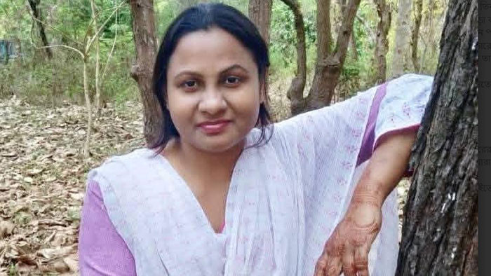 বিড়াল আনতে গিয়ে তিন তলা থেকে পড়ে তরুণীর মৃত্যু