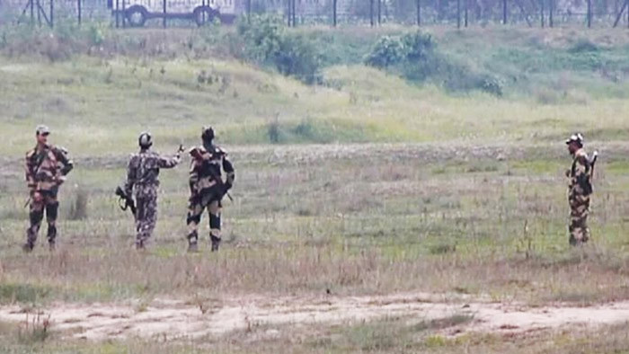 চাঁপাইনবাবগঞ্জ সীমান্তে বিএসএফের গুলিতে যুবক আহত