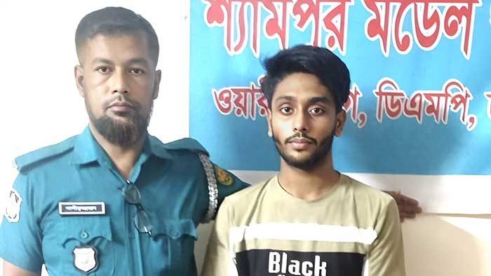 শ্যামপুরে বাসে অগ্নিসংযোগের চেষ্টাকালে নিষিদ্ধ ঘোষিত ছাত্রলীগের কর্মী গ্রেফতার