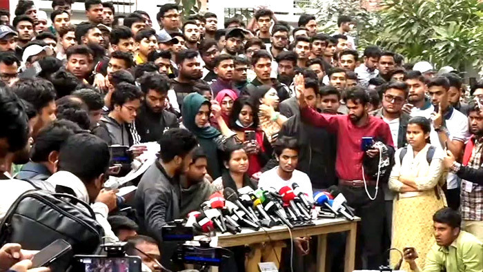 সাত কলেজের শিক্ষার্থীদের আল্টিমেটাম