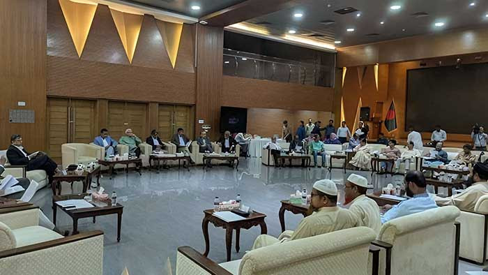 জুলাই সনদ’র আইনি ভিত্তি নিয়ে রাজনৈতিক দলের সঙ্গে বৈঠকে বসছে ঐকমত্য কমিশন