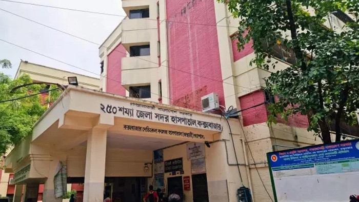 ৪ দিনেও স্বাভাবিক হয়নি কক্সবাজার সদর হাসপাতালের চিকিৎসাসেবা