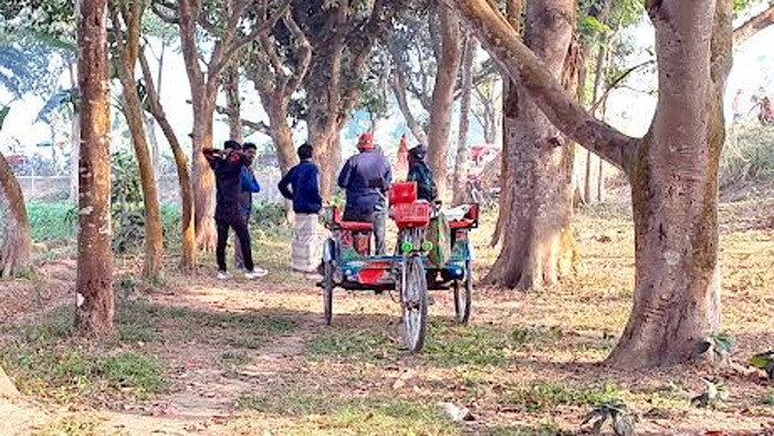 আক্কেলপুরে হাত পা বাঁধা ঝুলন্ত মরদেহ উদ্ধার
