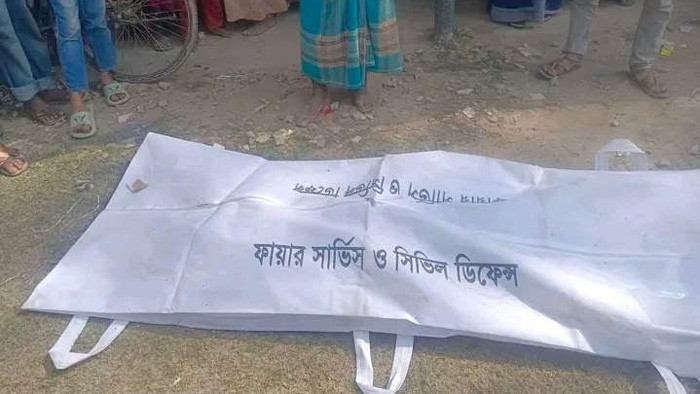 নাগেশ্বরীতে হানিফ পরিবহনের বেপরোয়া গতিতে ঝরে পড়লো এক তাজা প্রাণ