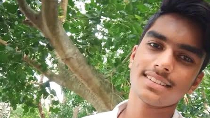 রাজাপুরে সড়ক দুর্ঘটনায় মাদ্রাসা ছাত্র নিহত, আহত ১