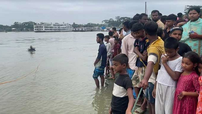 নদীতে গোসলে নেমে স্ত্রীর চোখের সামনে তলিয়ে গেলেন স্বামী