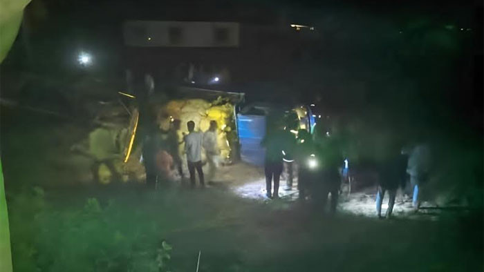 গোবিন্দগঞ্জে ভয়াবহ সড়ক দুর্ঘটনায় নিহত ১, আহত ১
