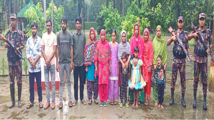 ধামইরহাটে আবারও ১৮ বাংলাদেশিকে পুশইন করল বিএসএফ
