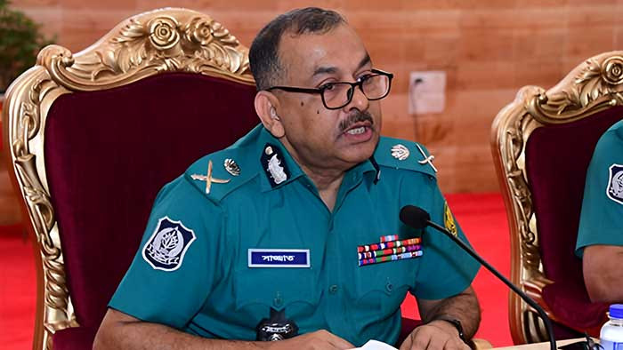 জননিরাপত্তা নিশ্চিত করতে অপরাধীদের কঠোরভাবে দমন করতে হবে- ডিএমপি কমিশনার