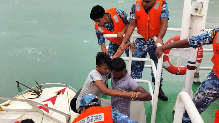 সেন্টমার্টিন নৌ-রুটে স্পিডবোট ডুবি, ১৯ যাত্রীকে জীবিত উদ্ধার