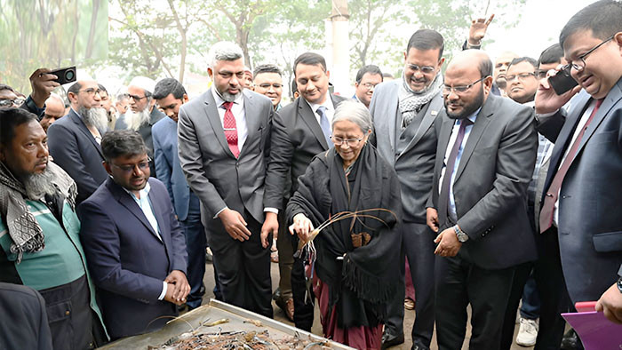 চিংড়ি শুধু ব্যবসা নয়, মানুষের জীবন–জীবিকার সাথে জড়িত : মৎস্য ও প্রাণিসম্পদ উপদেষ্টা