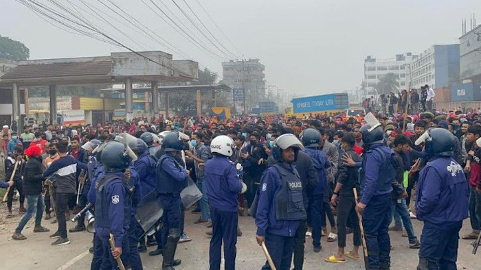 কালিয়াকৈরে শ্রমিক-পুলিশ সংঘর্ষ, আহত ১০