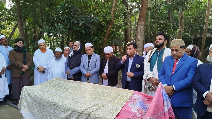 দৈনিক চাঁদপুরজমিন ও অনুপমা পত্রিকার সম্পাদক রোকনের মায়ের দাফন সম্পন্ন