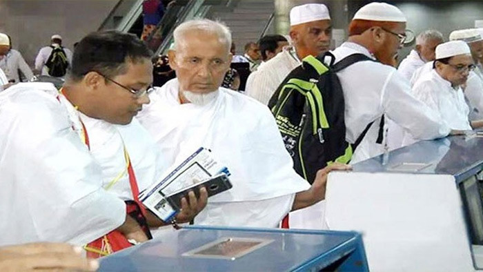 শেষ সময়েও ভিসা জটিলতায় হজযাত্রীরা
