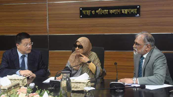 স্বাস্থ্য উপদেষ্টার সঙ্গে চীনা রাষ্ট্রদূতের সাক্ষাৎ।