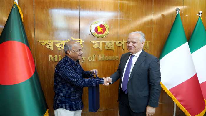বৈধ পন্থায় আরও কর্মী নিতে আগ্রহী ইতালি- স্বরাষ্ট্র উপদেষ্টা