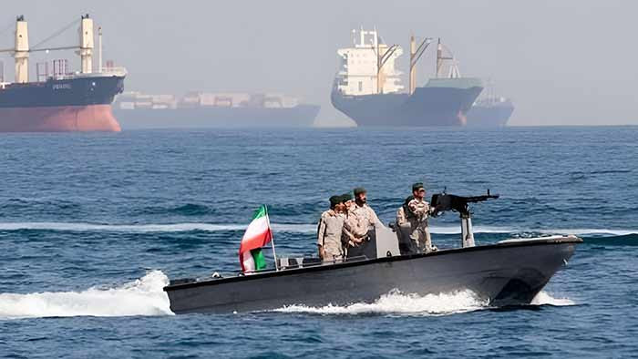 ফের হরমুজ প্রণালি বন্ধ করল ইরান