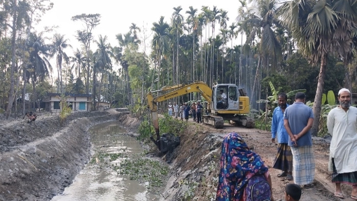 রাজাপুরে খাল খননে অনিয়ম, সরকারি অর্থ অপচয়ের অভিযোগ