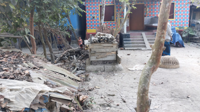 রাজাপুরে বাড়ির সীমানার গাছ কাটা ও প্রাণনাশের হুমকির অভিযোগ