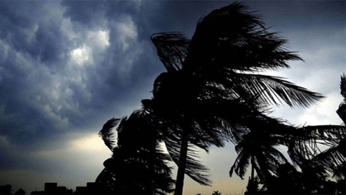 ৬০ কিমি বেগে ঝড়ের আভাস, নদীবন্দরে সতর্কতা