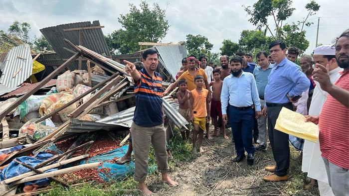 বালিয়াডাঙ্গীতে ১২ মিনিটের ঝড়ে লন্ডভন্ড ২০ গ্রাম, শিশুসহ ৩ জনের মৃত্যু