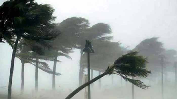বৃষ্টির মধ্যে রাতেই যেসব অঞ্চলে ঝড়ের শঙ্কা