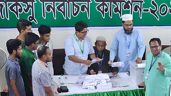 জাকসু নির্বাচন: পুনরায় ভোট গণনা শুরু