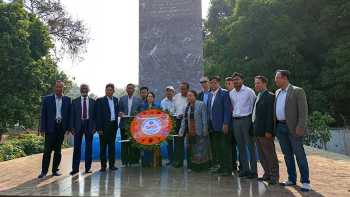 নবযোগদানকৃত খাগড়াছড়ি পাজেপ সদস্যদের স্মৃতিসৌধে পুষ্পস্তবক অর্পণ