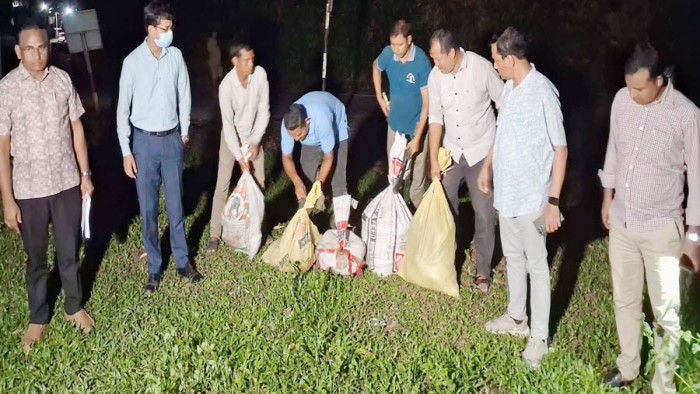 খাগড়াছড়িতে পাঁচ বস্তা গুইসাপসহ নারী আটক