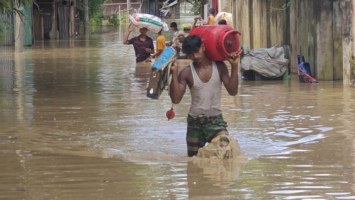 খাগড়াছড়িতে ভারী বৃষ্টিতে নিম্নাঞ্চল প্লাবিত, দুই সড়কে যান চলাচল বন্ধ