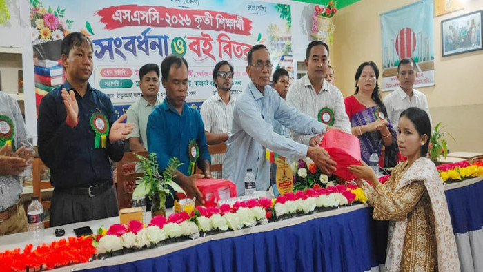 খাগড়াছড়িতে এসএসসি উত্তীর্ণ কৃতী শিক্ষার্থীদের সংবর্ধনা ও বই বিতরণ