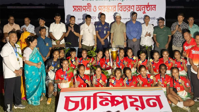 খাগড়াছড়ি প্রমিলা ফুটবল একাডেমি কাপের শিরোপা জিতল খাগড়াছড়ি ফুটবল একাডেমি