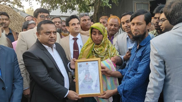 ভোটকেন্দ্রে কন্যা সন্তানের জন্ম, নাম রাখা হলো ‘খালেদা’