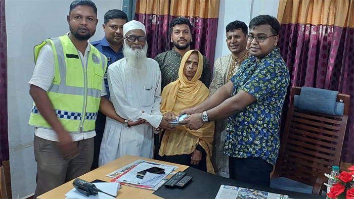 চিলমারীতে অবসরপ্রাপ্ত প্রধান শিক্ষকের হারিয়ে যাওয়া পেনশনের টাকা উদ্ধার করল পুলিশ