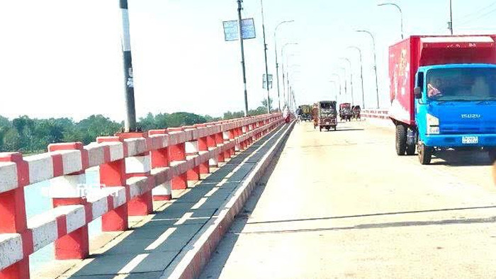 পছন্দের ঠিকাদারকে ইজারা দিতে দেড় কোটি টাকা লোকসান সরকারের
