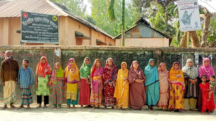 কুড়িগ্রামে গুচ্ছগ্রামের জমি ব্যক্তি মালিকানায় রেকর্ড হওয়ায় সংশোধনের দাবি এলাকাবাসীর