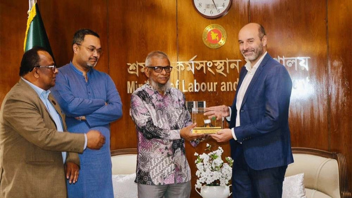 শ্রমিকের অধিকার ও শোভন কাজ নিশ্চিত করতে সরকার প্রতিশ্রুতিবদ্ধ: শ্রমমন্ত্রী