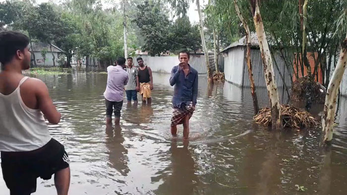 তিস্তায় পানি বৃদ্ধি, নিম্নাঞ্চল প্লাবিত হয়ে পানি বন্দী হাজারো মানুষ