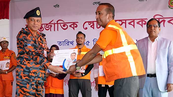 দেশসেরা সেচ্ছাসেবকের পুরুস্কার পেলেন সিলেটের মামুন হোসেন