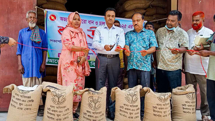 মান্দায় সরকার নির্ধারিত ধান ও চাল সংগ্রহের কার্যক্রম উদ্বোধন
